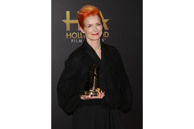 ...Sandy Powell. Die Kostüm-Designerin erhielt eine Trophäe für ihre Arbeit an Yorgos Lanthimos' neuem Film 'The Favourite' ...