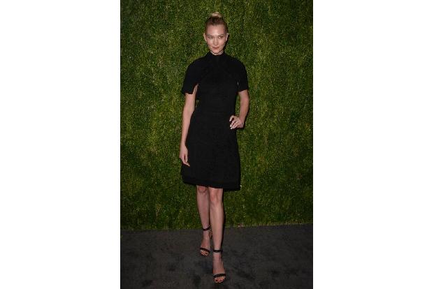...Kollegin Karlie Kloss im schlichten knielangen Dress. Bei der Veranstaltung der renommierten Zeitschrift gab es nach dem ...