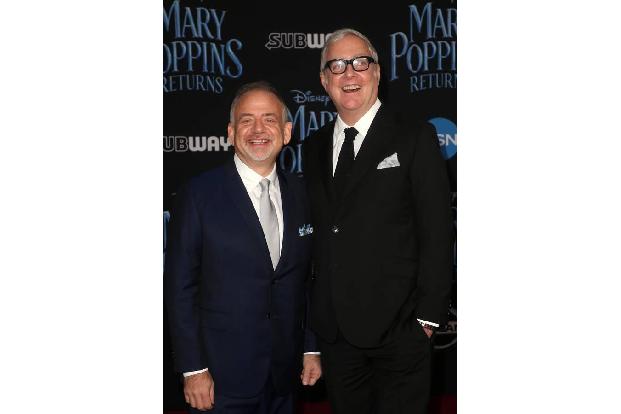...Marc Shaiman und Scott Wittman. Die beiden kreativen (und ehemaligen Lebens-)Partner hatten zuvor schon das Remake von 'H...