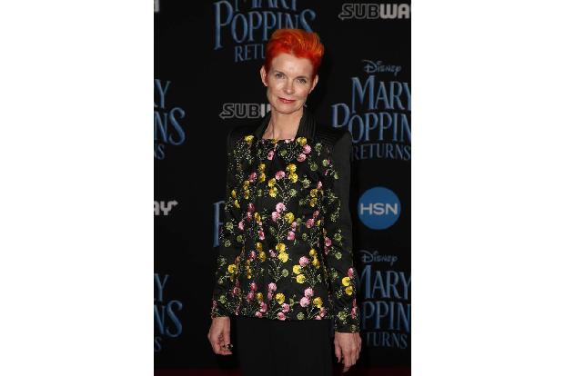 ...Sandy Powell sein, denn von ihr stammen die kunterbunten Kostüme für das 'Mary Poppins'-Sequel. Ihre Entwürfe kennt man, ...