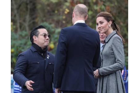 ...Besuches tauschte sich Prinz William auch intensiv mit Aiyawatt Srivaddhanaprabha aus, dem Sohn des Verunglückten und jet...