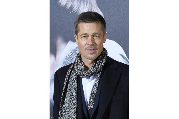 ...Brad Pitt, als die Dreharbeiten zu 'Vertrauter Feind' noch nicht einmal angefangen hatten. Er hatte seinen Vertrag zwar s...