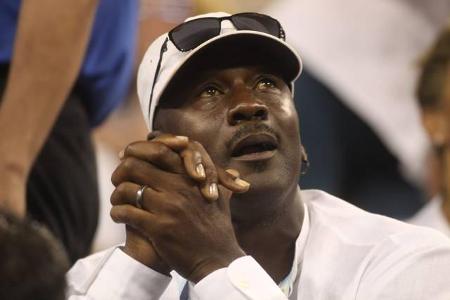 ...Sportler halten es oft nicht aus, untätig herumzusitzen. Basketball-Legende Michael 'Air' Jordan setzte sich gleich zur R...