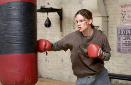 Die Queen unter den Boxstars ist jedoch Hilary Swank. Laut 'Fit For Fun' habe sie zur Vorbereitung für 'Million Dollar Baby'...