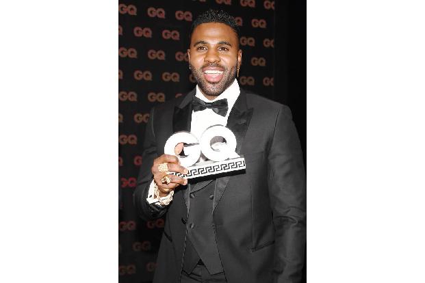 ...'Music International' erhielt Jason Derulo einen Preis und beehrte die Gastgeber, Condé Nast-Herausgeber Moritz von Laffe...