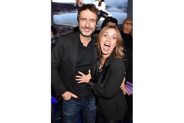 Der Schauspieler Guido Broscheit und Tina Ruland hatten sichtlich Spaß bei dem Lambertz FineArt Kalender Event in der Haupts...