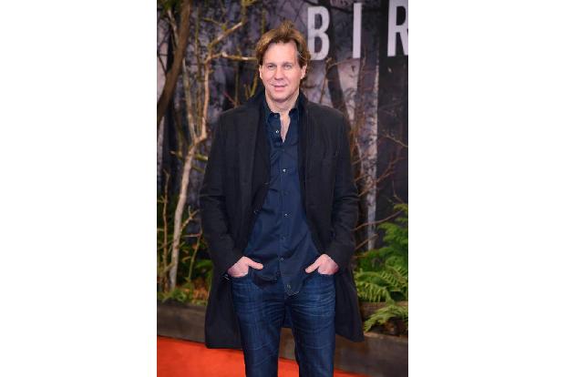 ...trat Thomas Heinze in Jeans und Sakko auf. Der Netflix-Film wird ab dem 21. Dezember auf der Streaming-Plattform und in a...