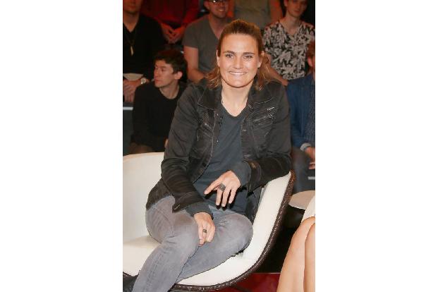 …behüteten Auszeichnung 2013 war nämlich niemand geringeres als Nadine Angerer. Die Torhüterin ist in ihrer Leidenschaft meh...