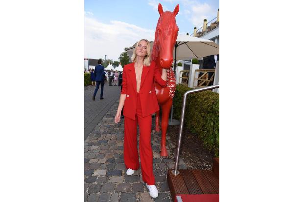 ...Kim Hnizdo war in Aachen und begeisterte mit dem wohl prächtigsten Outfit des ganzen Abends. Kims offener Blazer und die ...