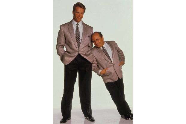 ...auch in Komödien konnte man Schwarzenegger bewundern. 1988 spielte er sich an der Seite von Danny DeVito in 'Twins' in di...