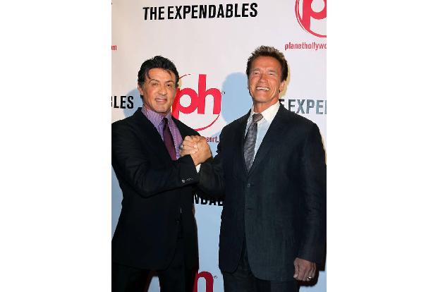 ...folgte das Leinwand-Comeback mit 'The Expendables 2'. Dort konnte Arnie neben seinem guten Freund Sylvester Stallone erne...