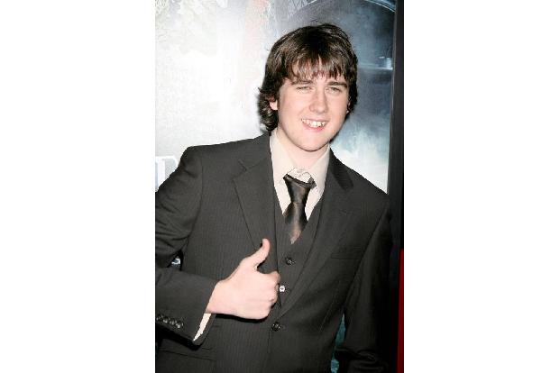 ...war Lewis der tollpatschige und liebenswerte Neville Longbottom. Was für eine Veränderung! Welchen Verwandlungszauber der...