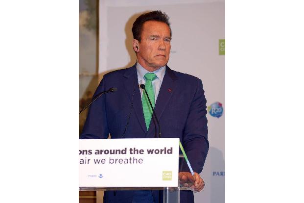 ...Arnold Schwarzenegger, schließlich ist seine Figur aus 'Predator' die einzige, die den Dschungel überlebt. Allerdings zei...