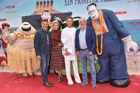 Rick Kavanian, Anke Engelke, Janina Uhse und Dieter Hallervorden (v.l.n.r.) sind die Stars des lustigen Animationshits. Trot... Rick Kavanian, Anke Engelke, Janina Uhse und Dieter Hallervorden (v.l.n.r.) sind die Stars des lustigen Animationshits. Trot...
