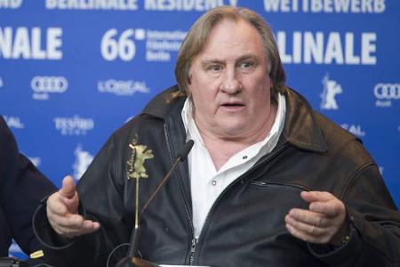 ...Schauspielkollege Gérard Depardieu beteuert derweil, vollkommen nüchtern gewesen zu sein, als ihn während eines Fluges vo...