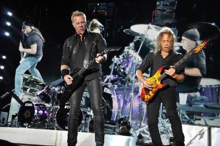 ...wollten auch Metallica gern mit dem ersten großen Filesharing-Dienst Napster. Die Band wollte nicht länger dulden, dass i...
