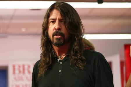 Als Foo-Fighters-Frontmann Dave Grohl mit seiner Band am Wochenende ein Konzert in New York gab, war er auf ein Bandmitglied... Als Foo-Fighters-Frontmann Dave Grohl mit seiner Band am Wochenende ein Konzert in New York gab, war er auf ein Bandmitglied...