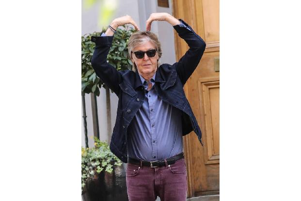 ...ganz viel Liebe für die Menschen übrig. Oder wie sollte man sich diese lustige Pose anders erklären, als damit, dass Paul...