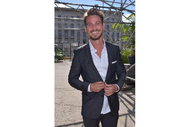 ...frisch getrennte Ex-Bachelor Sebastian Pannek wollte sich die Show ebenfalls nicht entgehen lassen. Bei der Berlin Fashio...