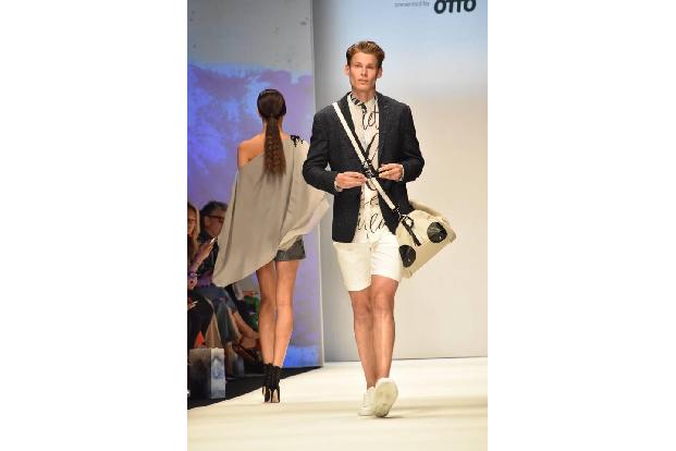 ...Mann auch gerne Bein zeigen, wie dieses Model beweist. Mit Blazer, Shorts und passender Sporttasche könnte es mit diesem ...