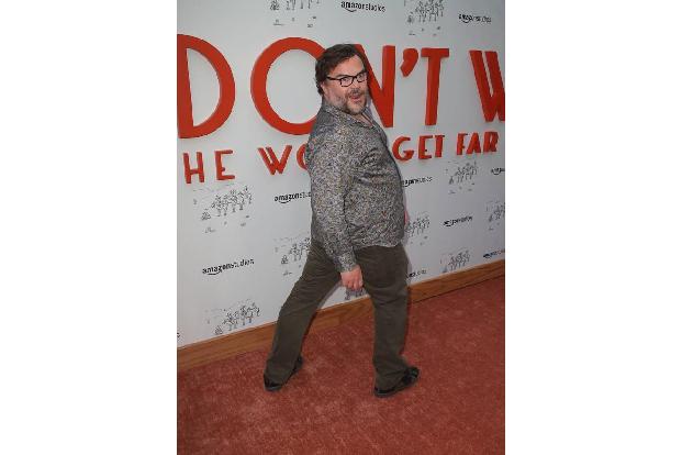 ...Spaßvogel Jack Black, der die wartenden Paparazzi glänzend unterhielt. Im Film hat er eine tragische Rolle inne: Jack spi...