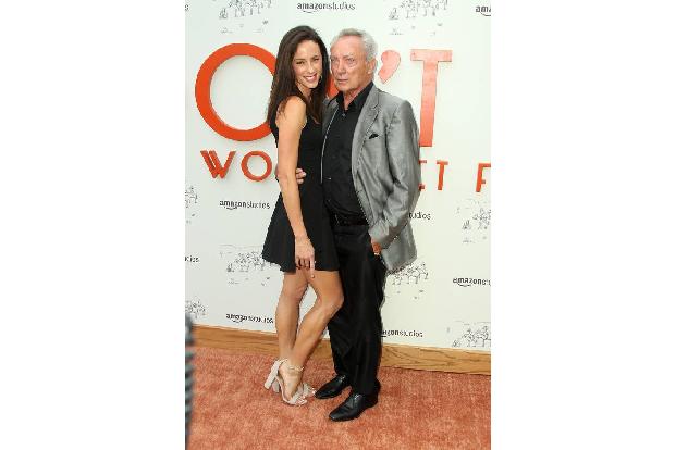 ...Udo Kier auf der Filmpremiere aus. Der 73-jährige Kölner ist als Hans ebenfalls ein Teil von Donnies Selbsthilfegruppe - ...