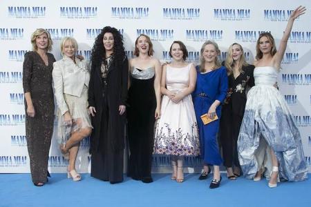 ...eingeschüchtert gewesen sein dürften bei so viel Frauenpower vor der Kamera. Setzte schon 'Mamma Mia!' 2008 die Hauptdars...