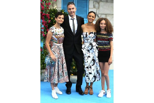...Ol Parker. Zur Weltpremiere in London brachte der Regisseur seine Frau Thandie Newton - ebenfalls Hollywoodstar - und sei...