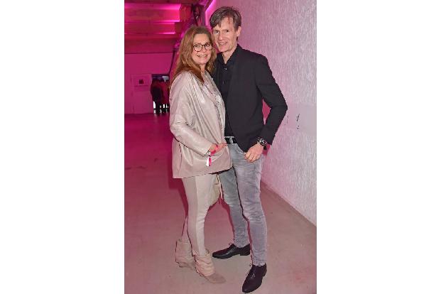 ...Maren Gilzer hingegen genoss den Abend mit ihrem Freund Harry Kuhlmann, während...