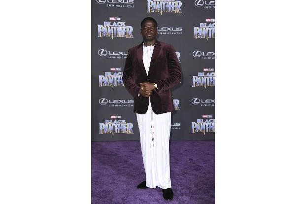 ...Daniel Kaluuya, der in dem Superheldenfilm als W’Kabi zu sehen ist. Immer noch zu brav? Dann...