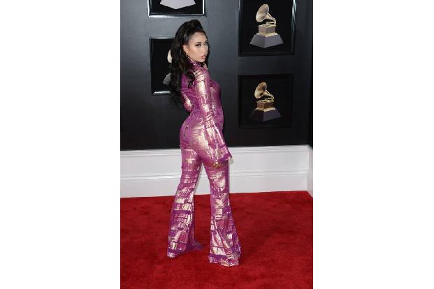 ...allerdings für den Catsuit von Latin-Star Kali Uchis. Manchmal muss man aber eben Extreme zeigen, um Trends zu setzen. Mi...