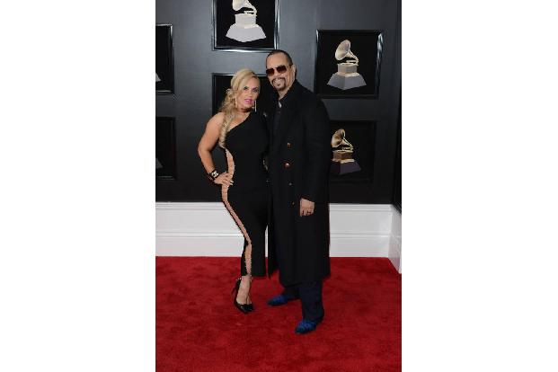 ...normalen Outfits schafft man das schließlich nicht. Die Frau von Ice-T, Coco Austin, bediente sich dafür eines Netzes, da...