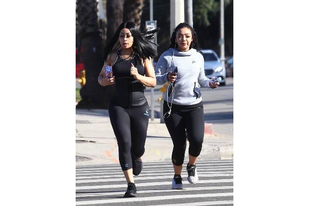 ...keine Geringere als Blac Chyna, die sich sportlich betätigte. Dafür brauchte sie natürlich Gesellschaft in Form von nicht...