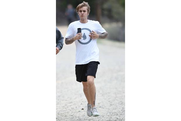 ...On/Off-Freund Justin Bieber setzt auf Altbewährtes: Joggen! Ist einfach, kann jeder und ein Park befindet sich fast immer...