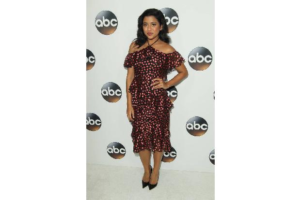 ...Tiya Sircar einen weiteren Job verschaffen. Nach 'Vampire Diaries' ist bei der 35-Jährigen natürlich noch nicht Schluss. ...