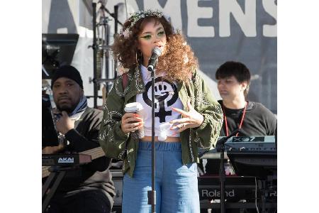 ...Stars wie Sängerin Andra Day, die sich beim mittlerweile zweiten Women's March stark machte. Doch es waren nicht nur Frau...