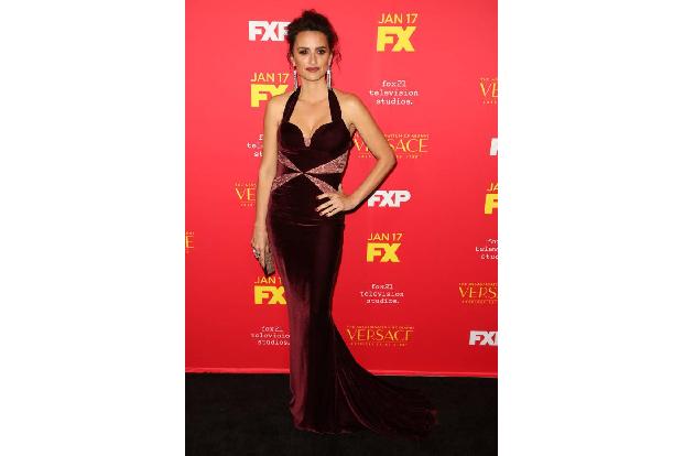 ...machte Penélope Cruz eine große Wandlung für 'American Crime Story' durch. Platinblond wie Donatella, die sie schließlich...