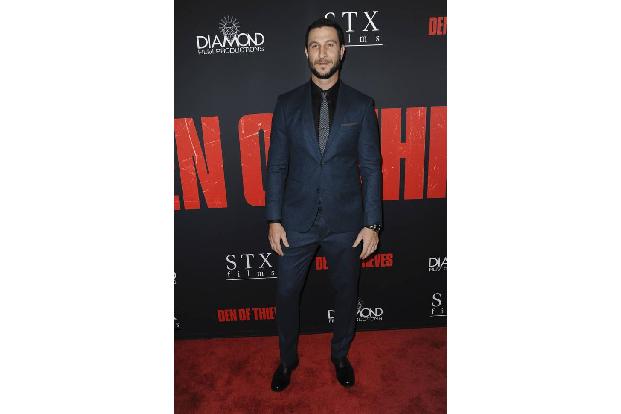 ...übrigens Pablo Schreiber, die von Gerard Butler wohl ein wenig Stress bekommt. Wie das Ganze aussieht, wird man hierzulan...