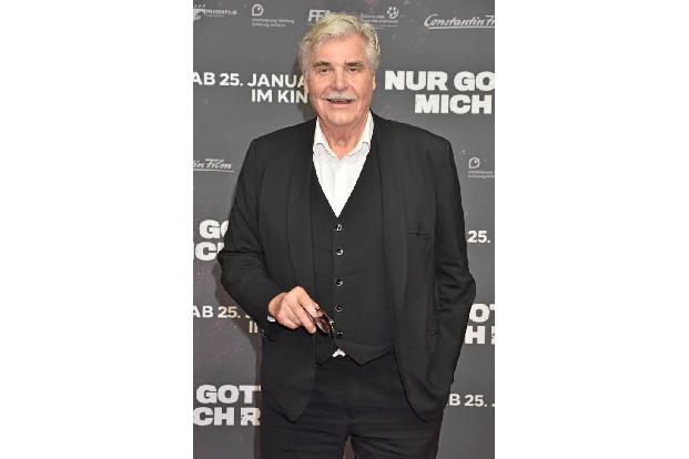 ...ein weiterer mit Preisen überhäufter Schauspieler mit. Der Österreicher Peter Simonischek kam dieses Mal wohl ohne Toni-E...