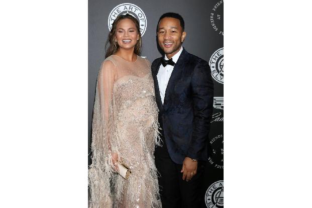 Chrissy Teigen ist schwanger mit dem zweiten Kind - da kann man als werdende Eltern nur vor Freude strahlen. Zusätzlich war ... Chrissy Teigen ist schwanger mit dem zweiten Kind - da kann man als werdende Eltern nur vor Freude strahlen. Zusätzlich war ...
