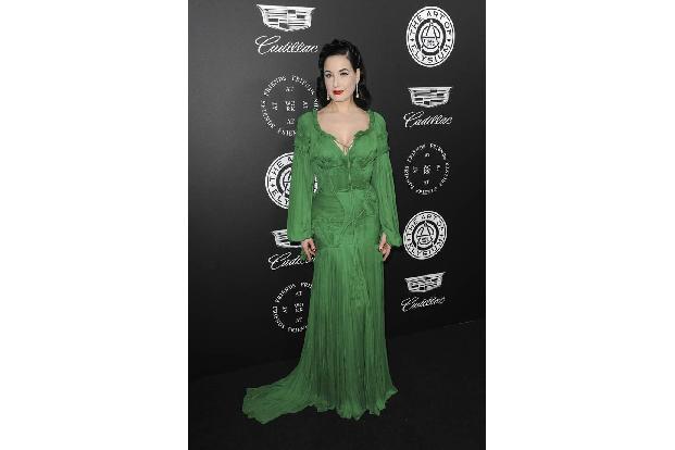 ...sie farbenfrohe Konkurrenz von Dita Von Teese erhielt. Bei den Golden Globes hieß in diesem Jahr die Stylingregel zwar 