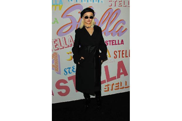 ...allerdings Christina Aguilera sich wieder einmal blicken ließ, ist umso bemerkenswerter. Der einstige Teeniestar macht si...