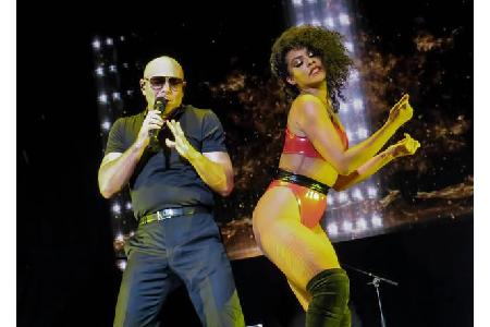 Platz 8 geht an Pitbull - oder Mr. Worldwide, wie er sich selbst gerne nennt. Der feurige Amerikaner kubanischer Abstammung ...