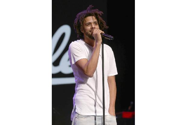 Die goldene Mitte schnappt sich einer, der in Deutschland noch kein Superstar ist: Rapper J. Cole brachte sein Debütalbum 20...