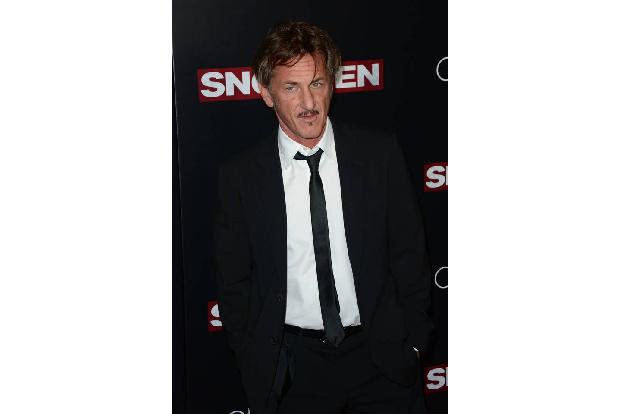 ...Sean Penn und Rob Lowe Super-8-Filme drehte. Seinen Geburtsnamen Carlos Estevez legte er bald darauf ab, nannte sich fort...
