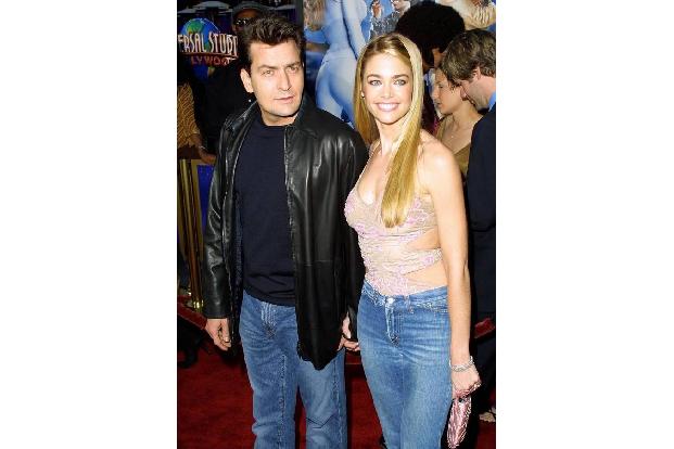 ...Privatleben. 2000 lernte er Denise Richards kennen und lieben. Zuvor war er mit Kelly Preston verlobt gewesen, der er 199...