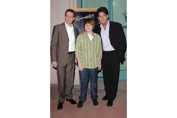 ...absoluten Hit entwickelte. An Charlies Seite brillierten Jon Cryer und Angus T Jones. Nach einer wüsten Beschimpfungstira...