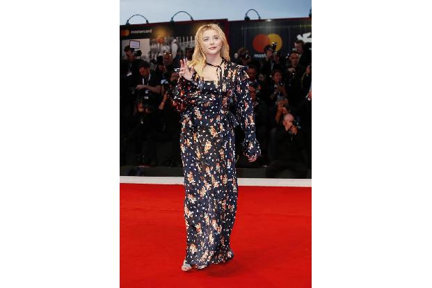 Auch Chloë Grace Moretz wollte sich die 75. Internationalen Filmfestspiele in Venedig nicht entgehen lassen. Sie setzte auf ...
