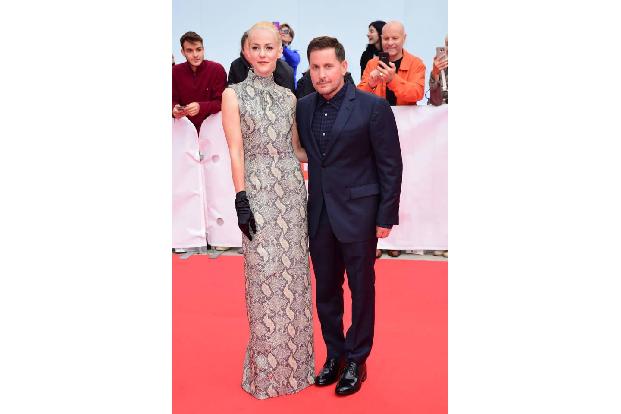 ...Emilio Estevez, dem Bruder von Charlie Sheen, hier neben Schauspielerin Jena Malone zu sehen. Emilio bewies sich damit al...
