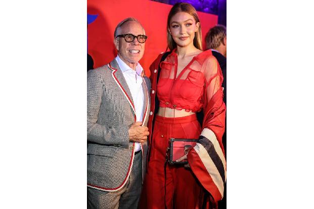 ...sei der Star des Abends. Denn egal, welches Foto von der Launch Party auf der New York Fashion Week man sich anschaut: Gi...